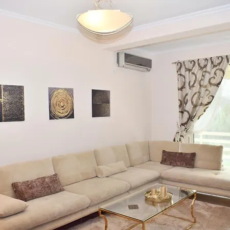 Lura 1 House - 235 Plazhi San Pietro