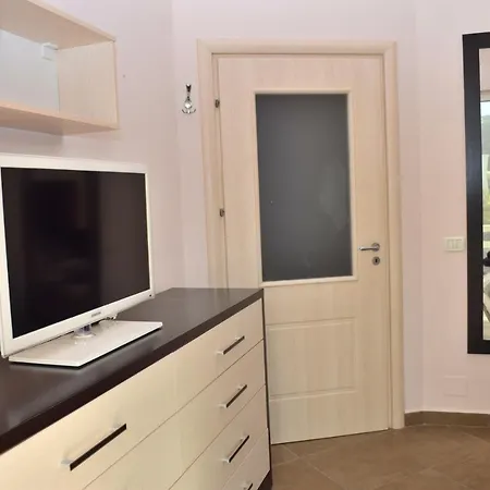 Lura 1 House - 235 Plazhi San Pietro